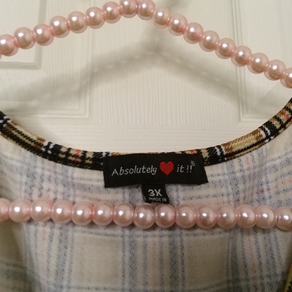 Absolutely it! Beige plaid rutched midi dress - Picture 3 of 3